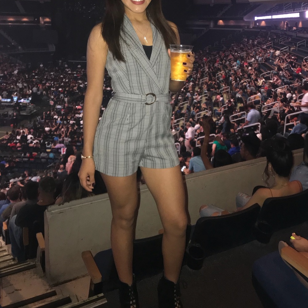 Fashion nova romper. Size xs worn only once.